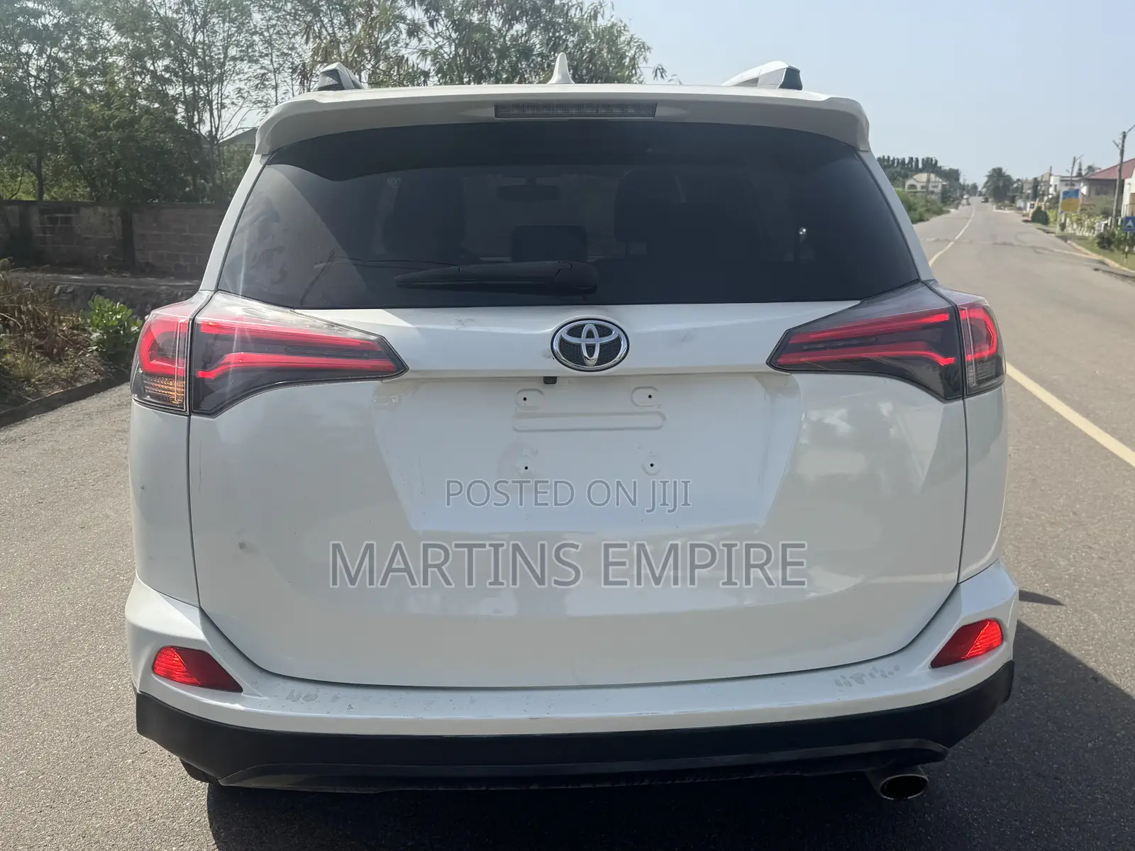 Toyota RAV4 XLE AWD (2.5L 4cyl 6A) 2017 White