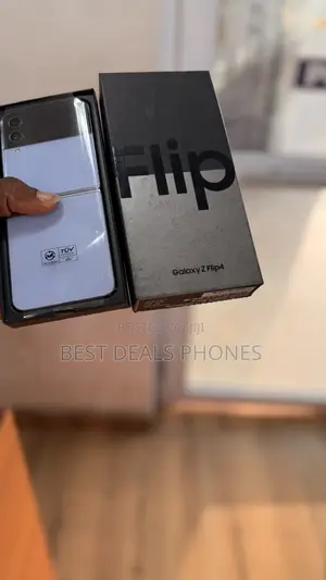 New Samsung Galaxy Z Flip4 256 GB Silver