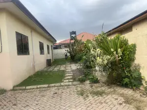 3bdrm House in Franko Propertis, School Junction for sale
