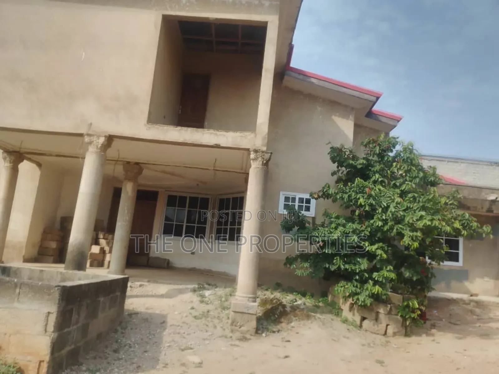 5bdrm Mansion in Amasaman Satellite for sale
