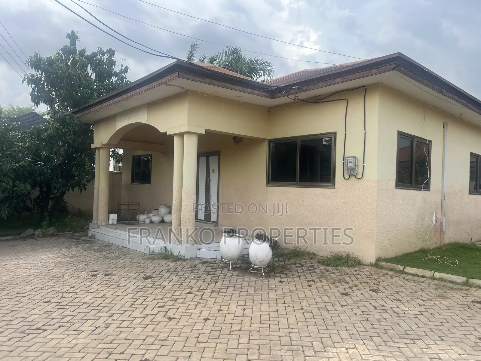 3bdrm House in Franko Propertis, School Junction for sale