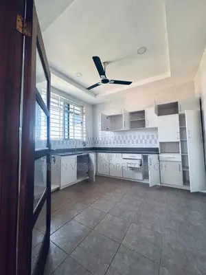 3bdrm Apartment in West Hills Mall Area for rent