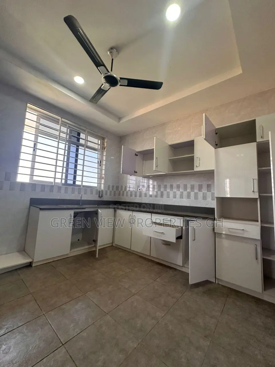 3bdrm Apartment in West Hills Mall Area for rent
