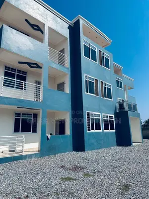 3bdrm Apartment in West Hills Mall Area for rent