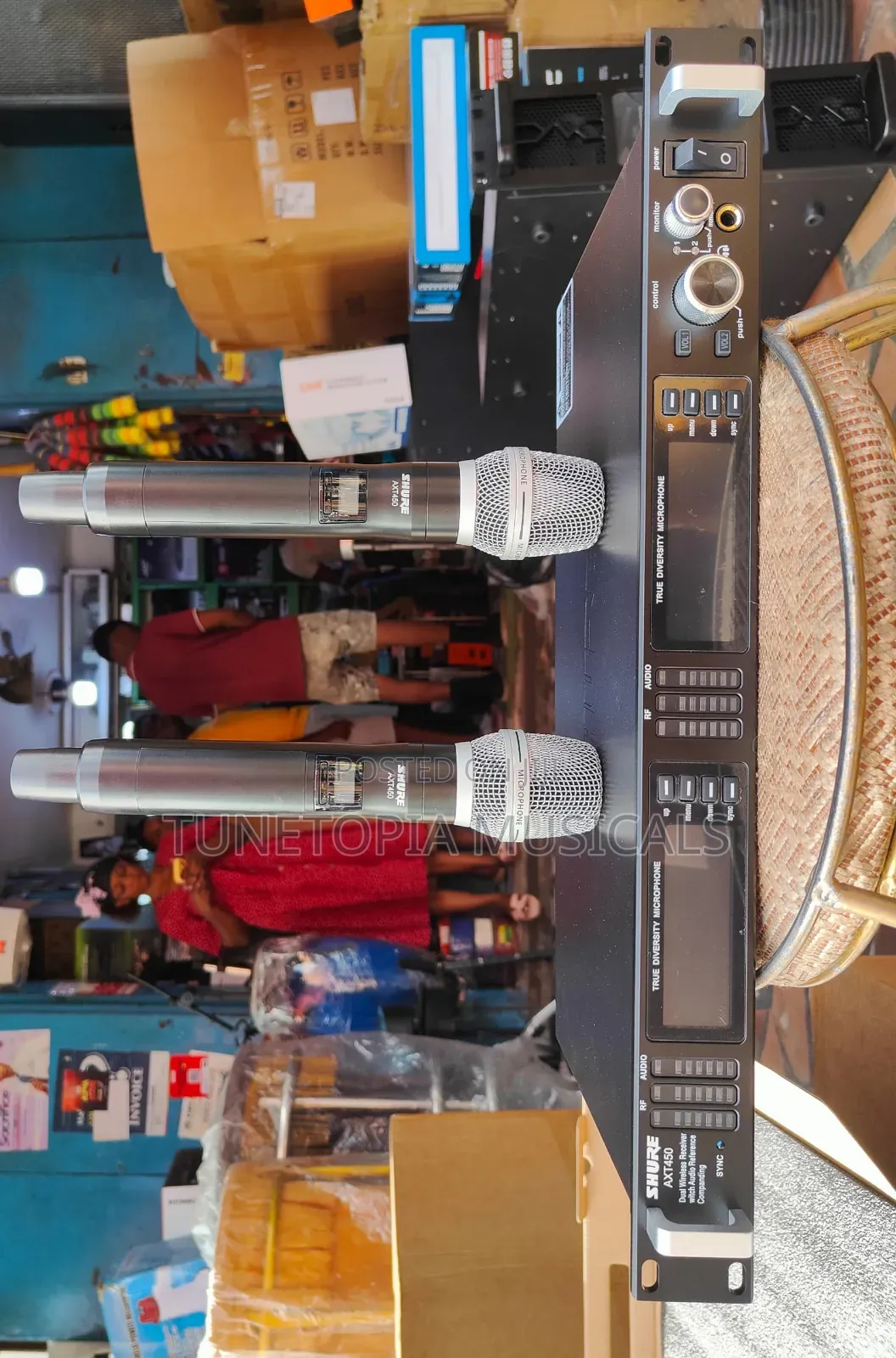 2in1 Shure Axt450 Wireless Microphone System.