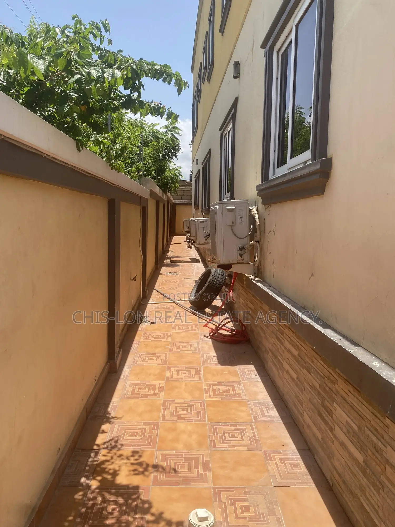 4bdrm Duplex in Chis-Lon Broker’S., West Hills Mall Area for rent