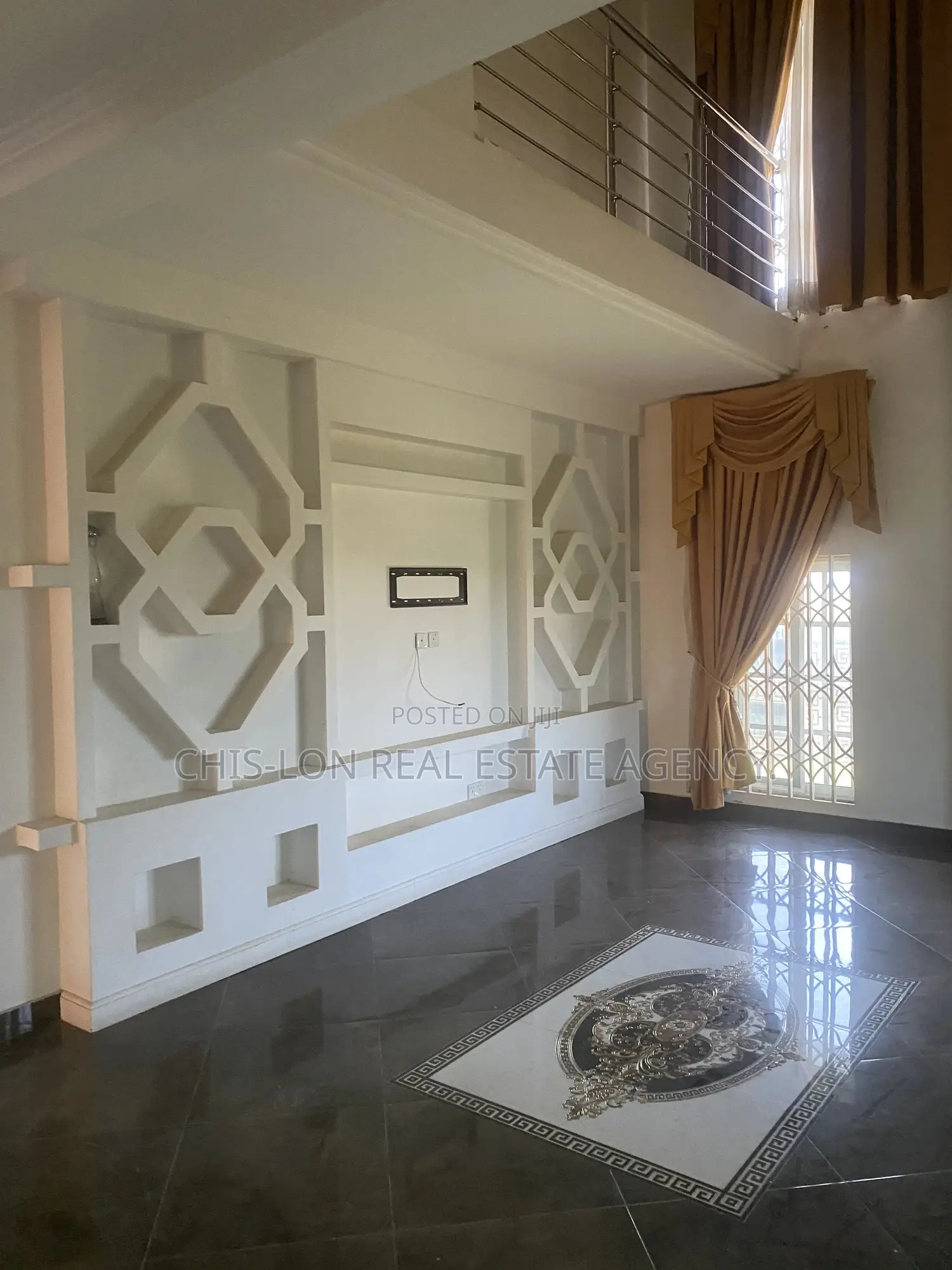 4bdrm Duplex in Chis-Lon Broker’S., West Hills Mall Area for rent