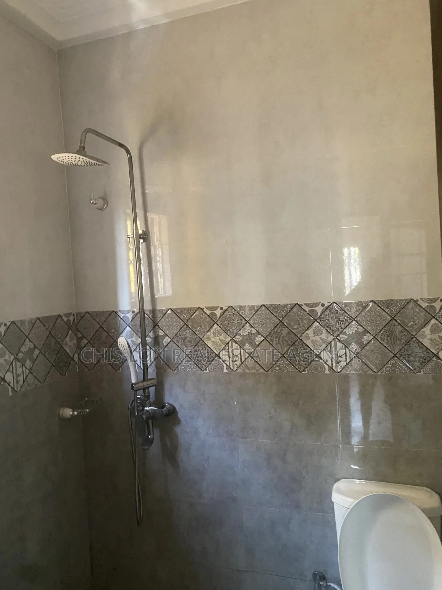 4bdrm Duplex in Chis-Lon Broker’S., West Hills Mall Area for rent