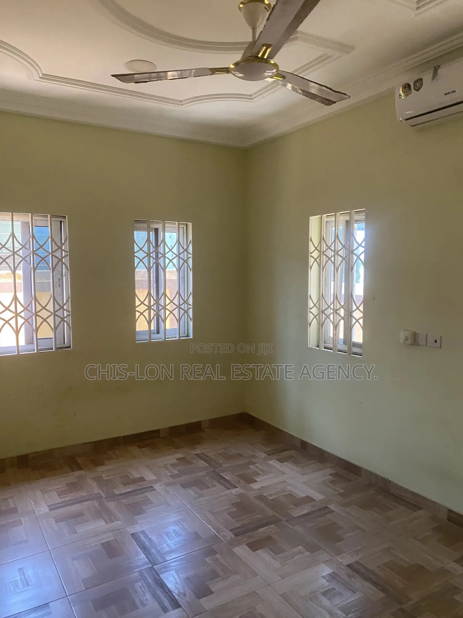 4bdrm Duplex in Chis-Lon Broker’S., West Hills Mall Area for rent