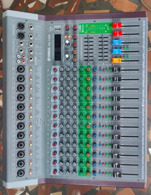 Yamaha Pa-1200 12-Channel Audio Mixer.