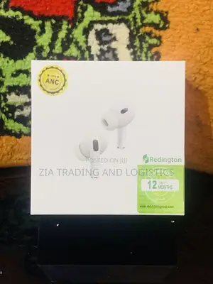 iPhone Earpods (2nd Generation) White In A Magsafe Case