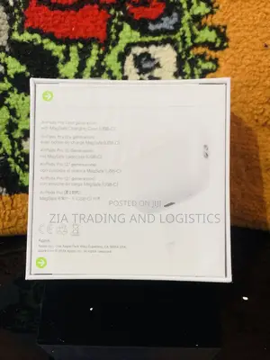 iPhone Earpods (2nd Generation) White In A Magsafe Case
