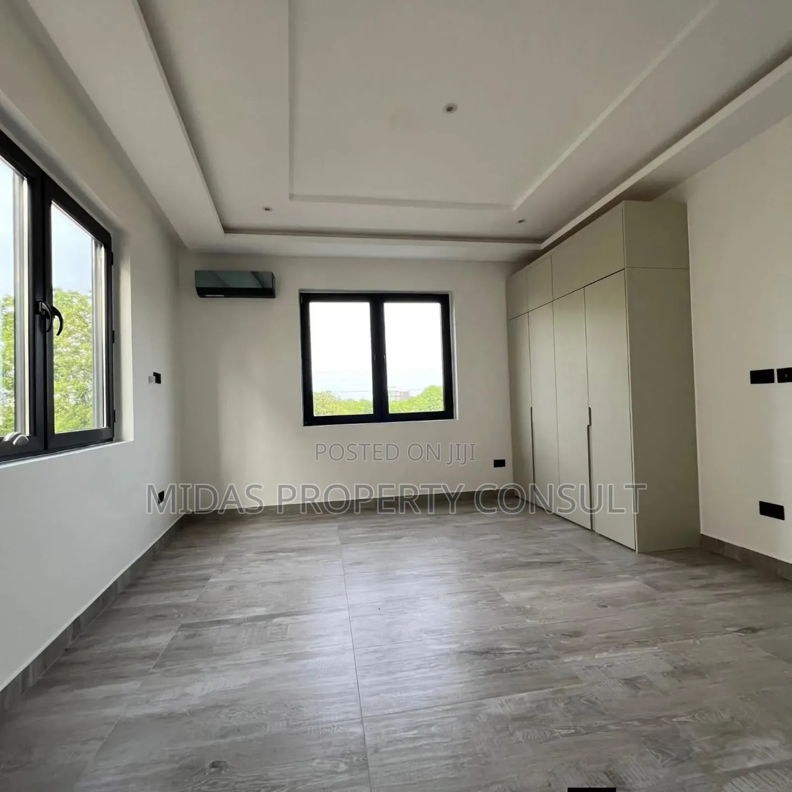 5bdrm House in East Legon, Boundary Road Area for sale