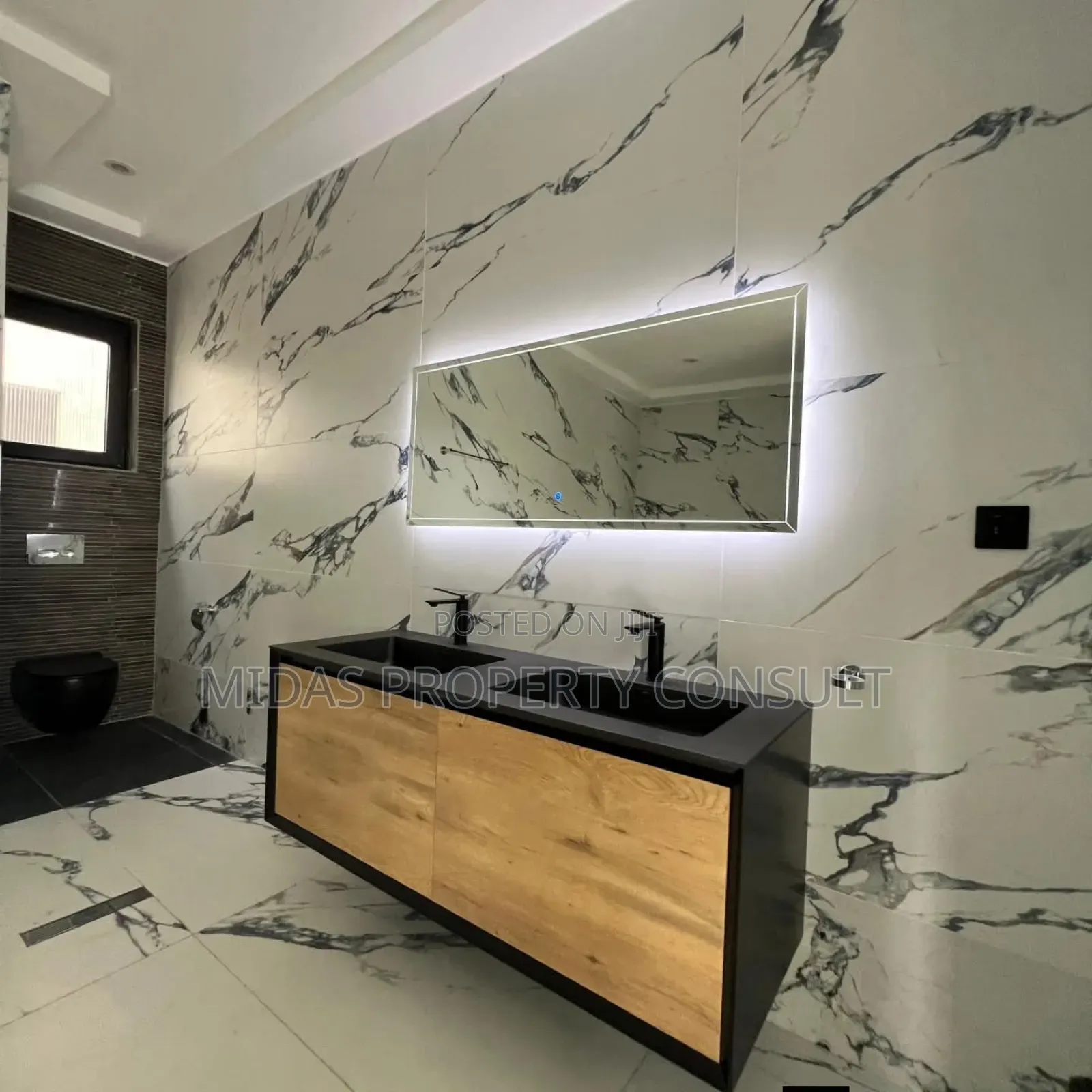 5bdrm House in East Legon, Boundary Road Area for sale