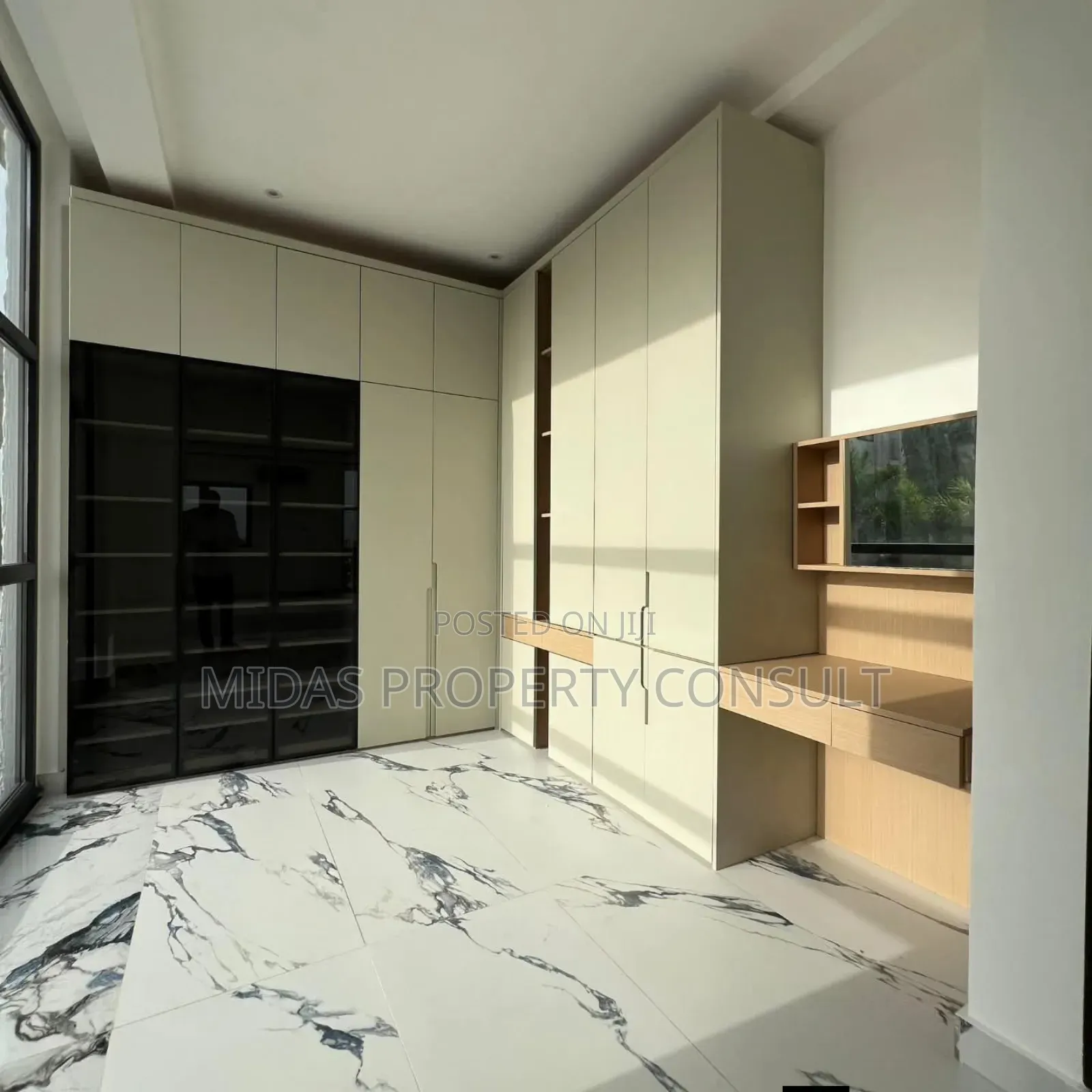 5bdrm House in East Legon, Boundary Road Area for sale