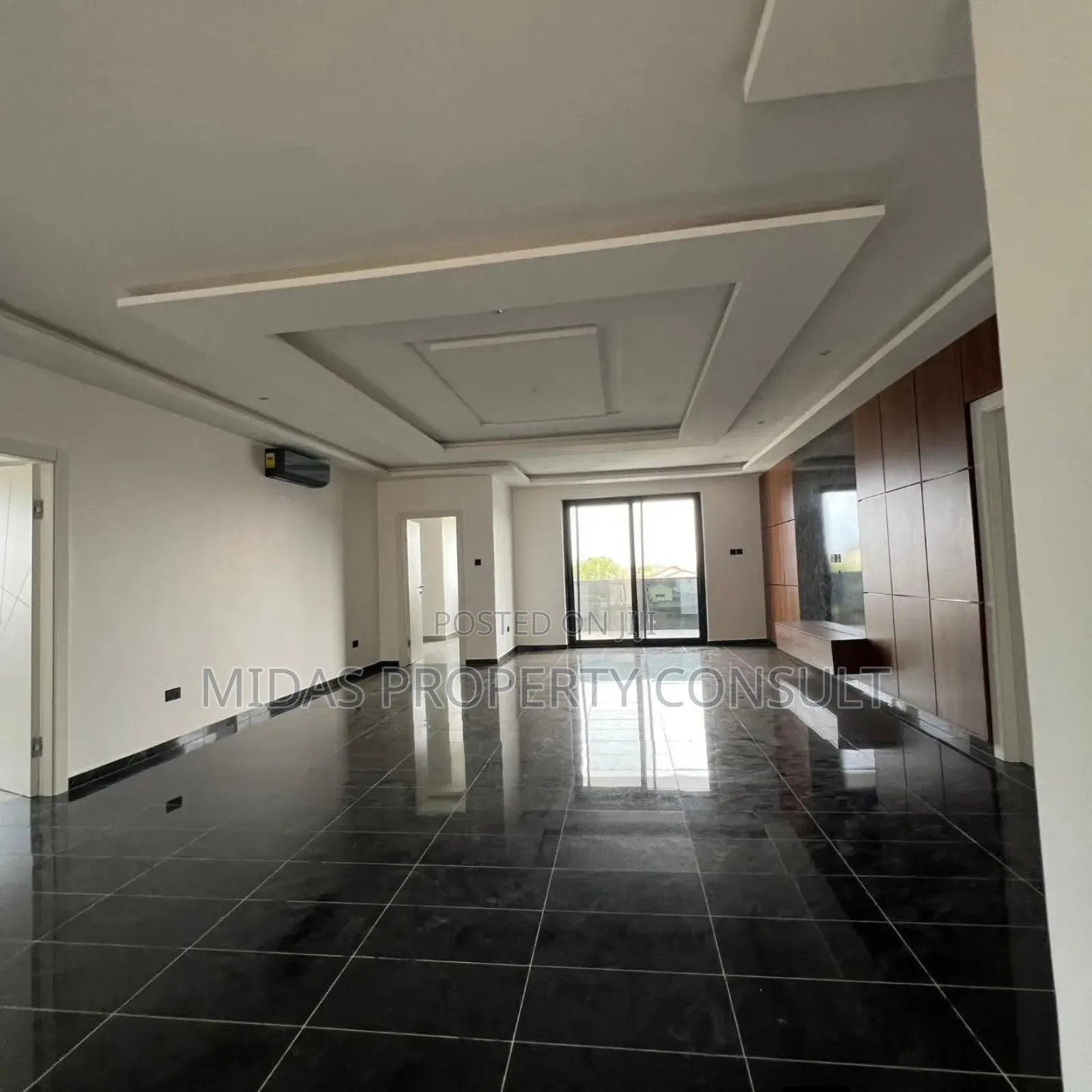 5bdrm House in East Legon, Boundary Road Area for sale