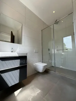 5bdrm House in Adjiringanor, Ability for sale