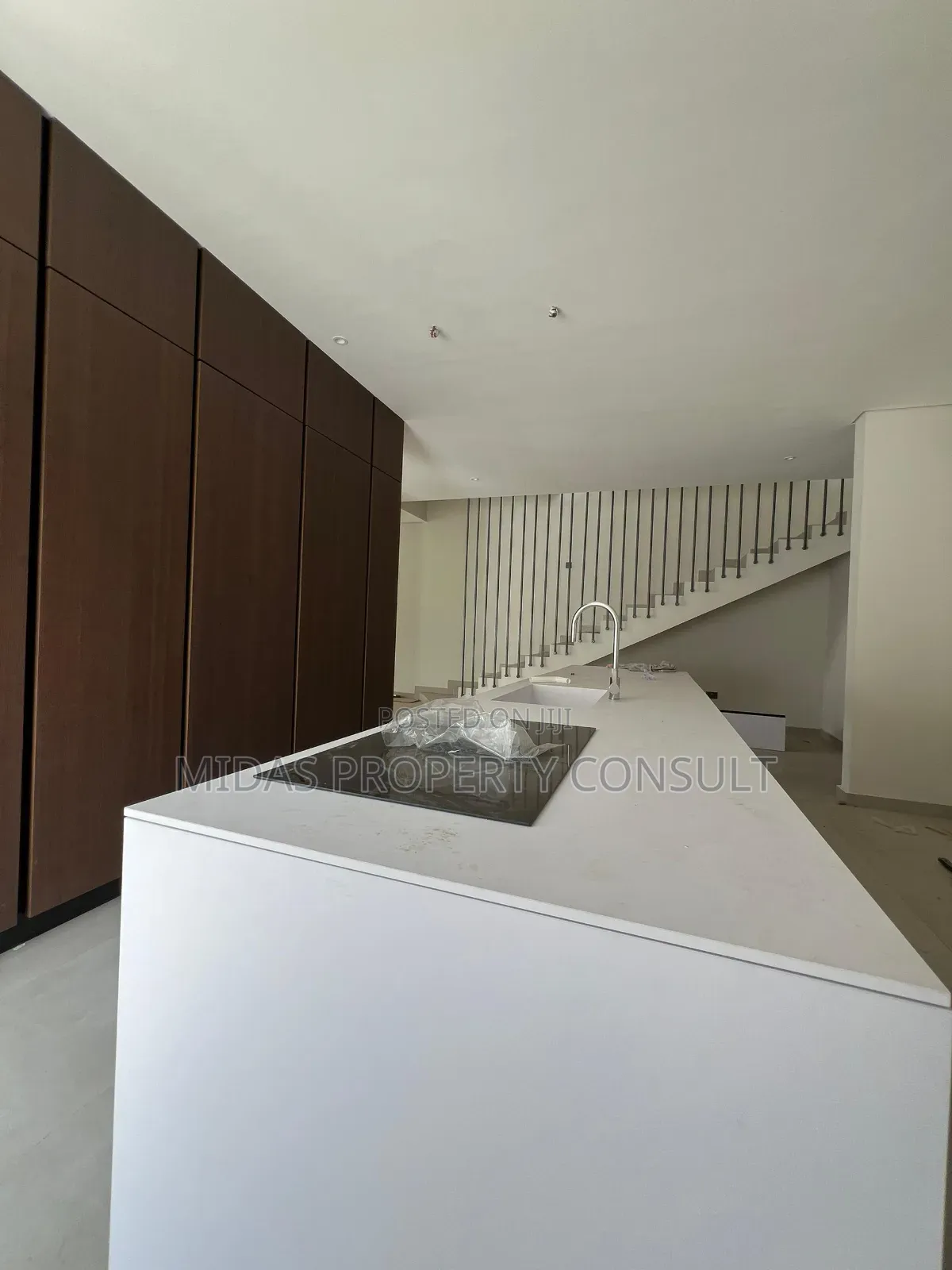 5bdrm House in Adjiringanor, Ability for sale