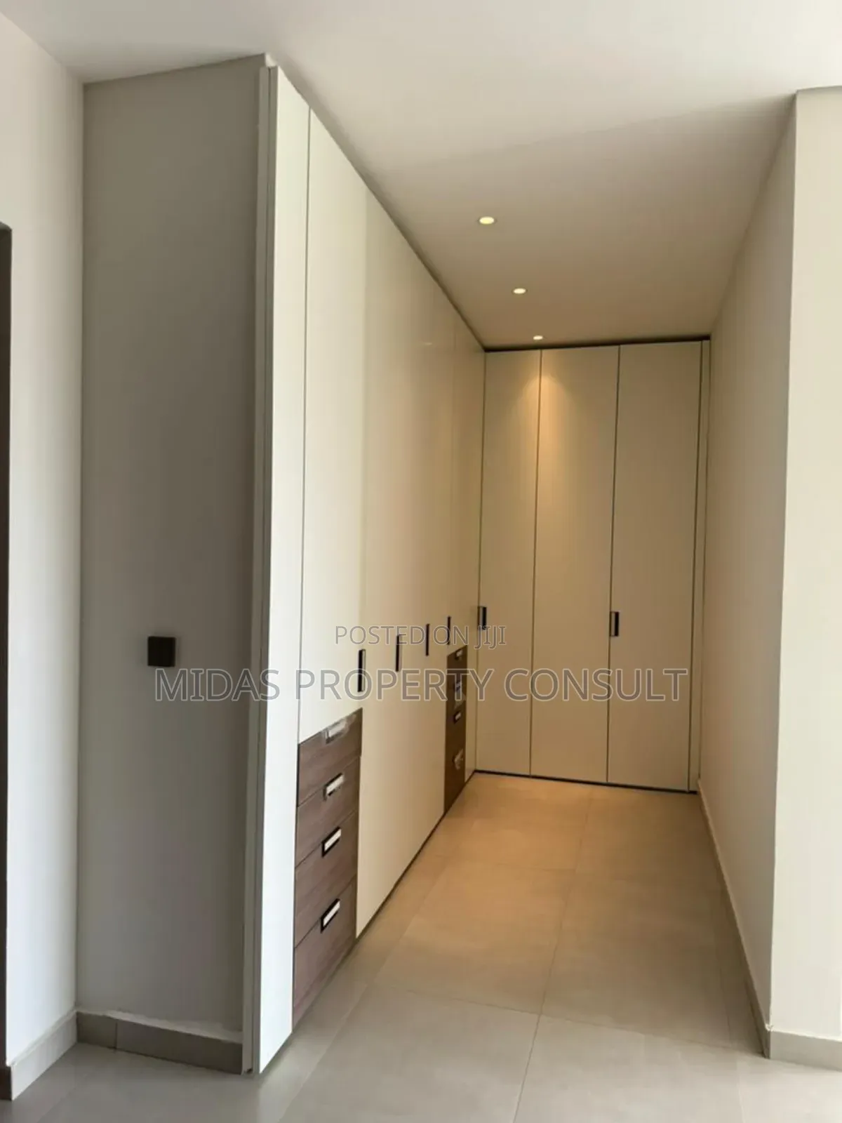 5bdrm House in Adjiringanor, Ability for sale
