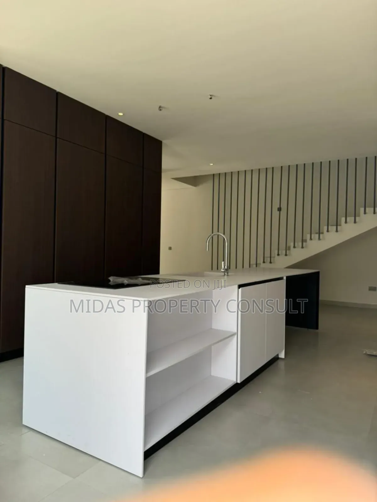 5bdrm House in Adjiringanor, Ability for sale