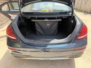 Mercedes-Benz E400 2017 Blue