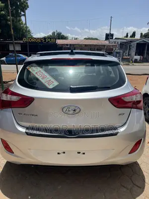 Hyundai Elantra SE 4dr Sedan (1.8L 4cyl 6A) 2014 Silver
