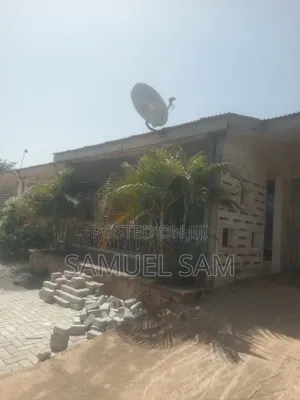 7bdrm House in Tema Community 11 for rent