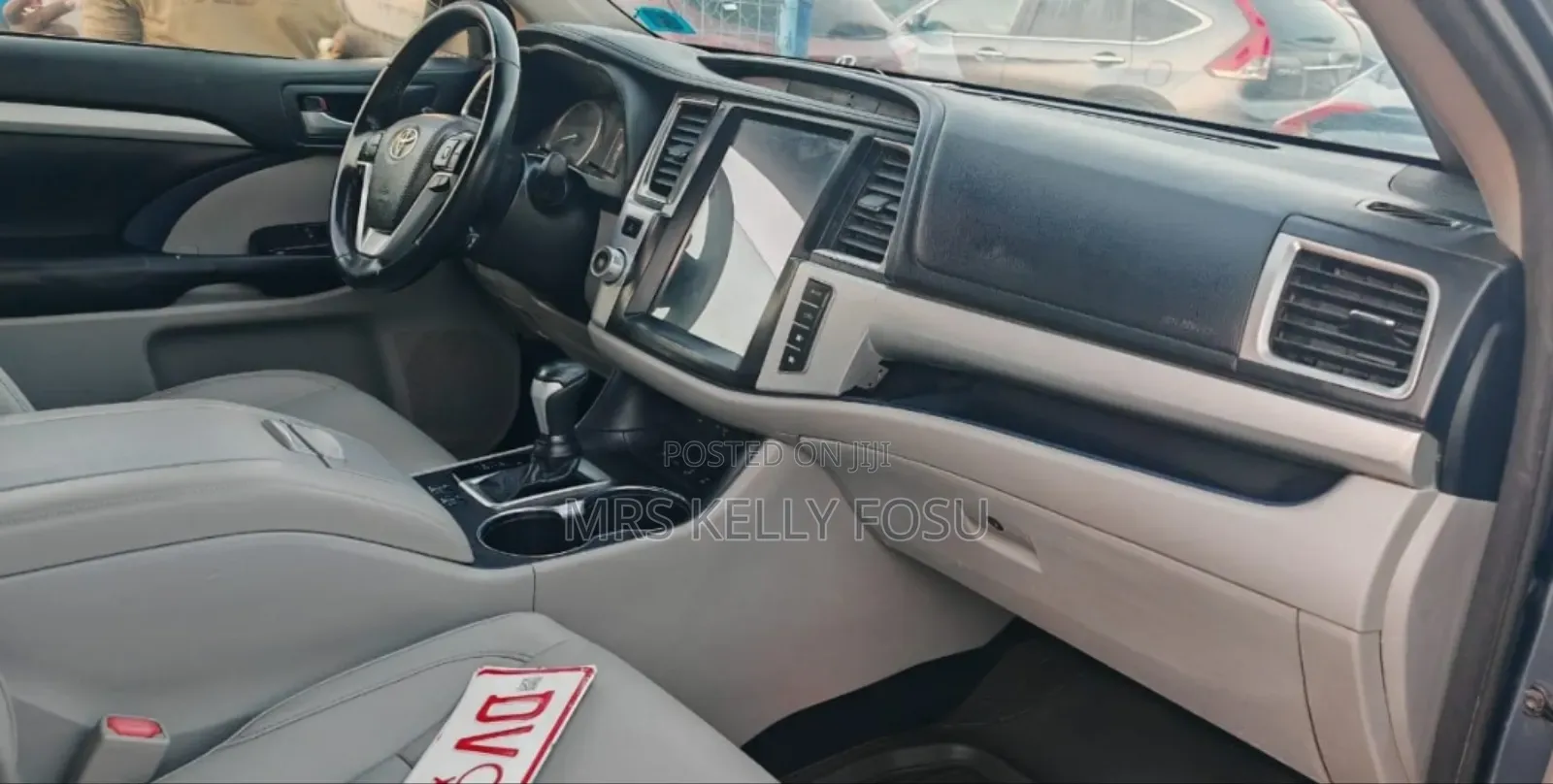 Toyota Highlander LE Plus 4x4 V6 (3.5L 6cyl 8A) 2018 Gray