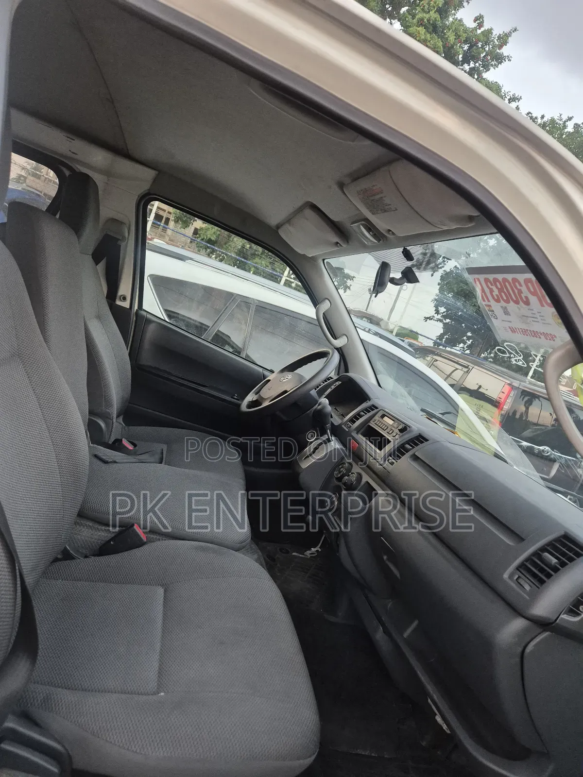 Toyota HiAce 2015 White