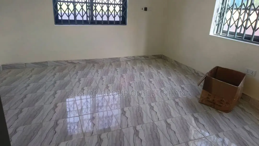 3bdrm House in West Hills Mall Area for rent
