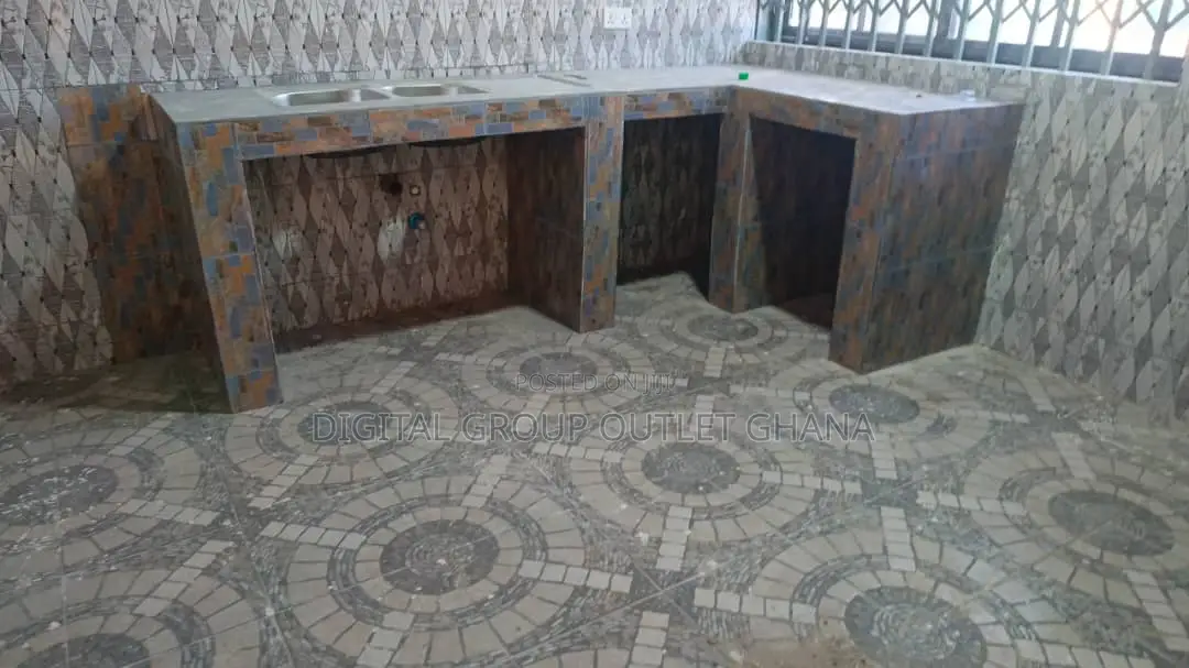 3bdrm House in West Hills Mall Area for rent