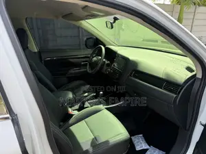 Mitsubishi Outlander SE FWD 2019 White
