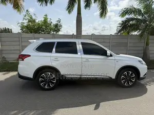 Mitsubishi Outlander SE FWD 2019 White