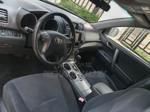 Toyota Highlander LE 4dr SUV (3.5L 6cyl 6A) 2014 Black