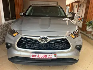 Toyota Highlander LE 2022 Gray