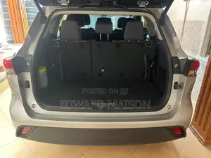 Toyota Highlander LE 2022 Gray