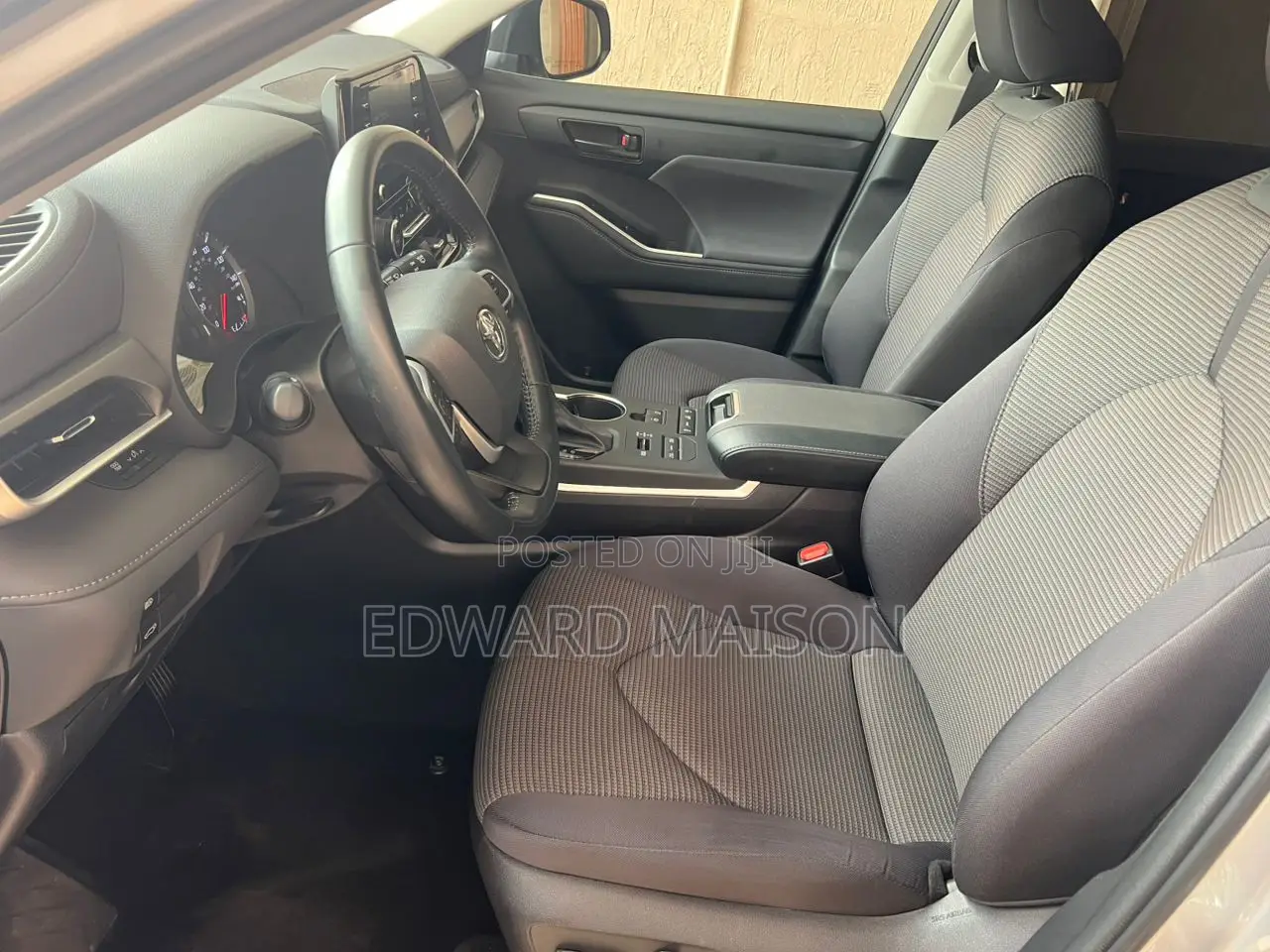 Toyota Highlander LE 2022 Gray