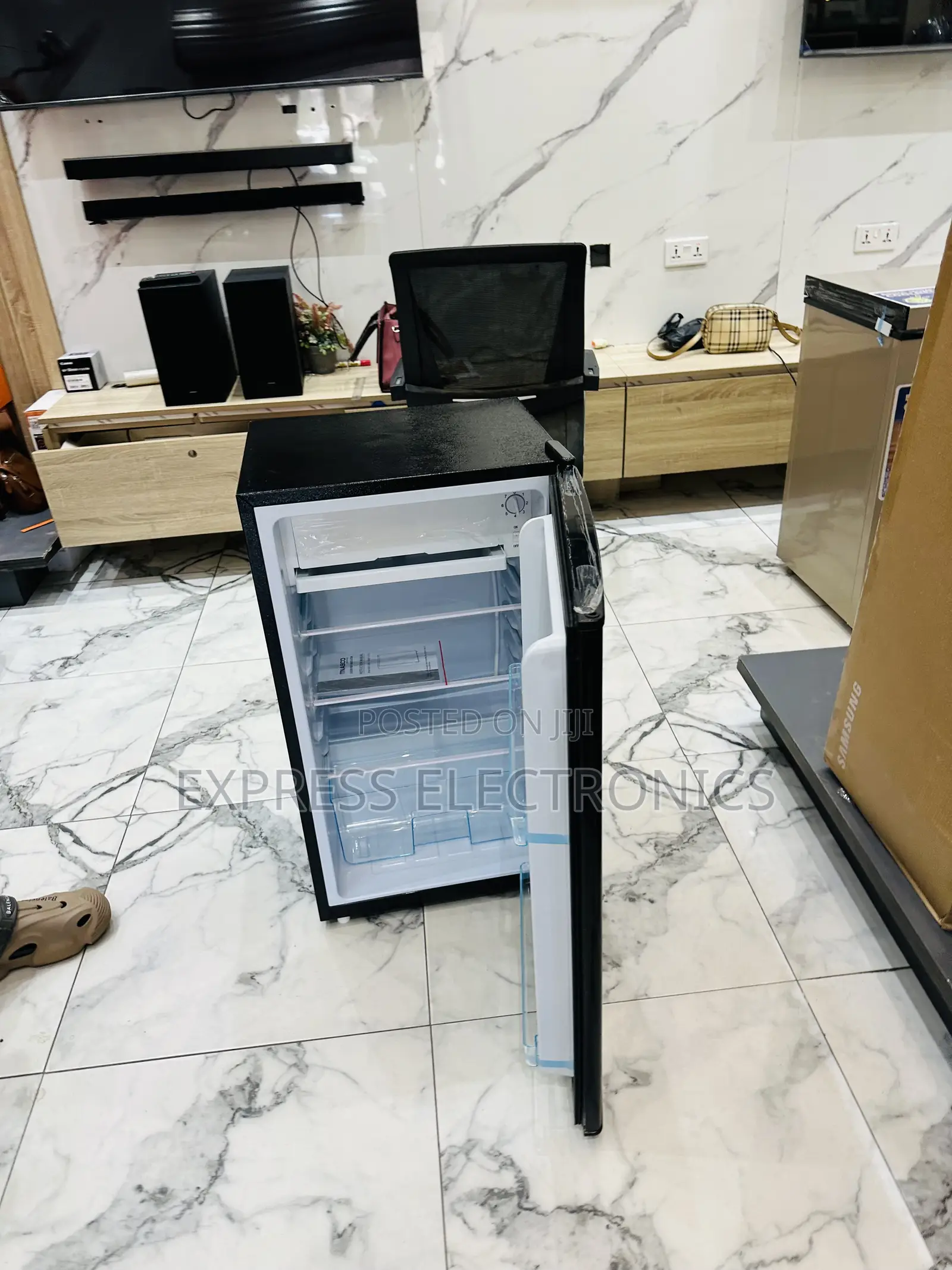 Newly in Box Table Top Black 92l Fridge Nasco