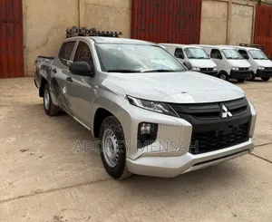New Mitsubishi L200 2023 Silver