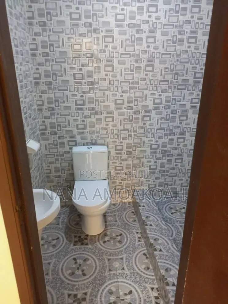 3bdrm Apartment in Oyibi, Valley View Area for rent