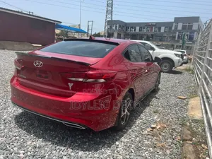 Hyundai Elantra Value Edition Sedan FWD (2.0L 4cyl 6A) 2017 White