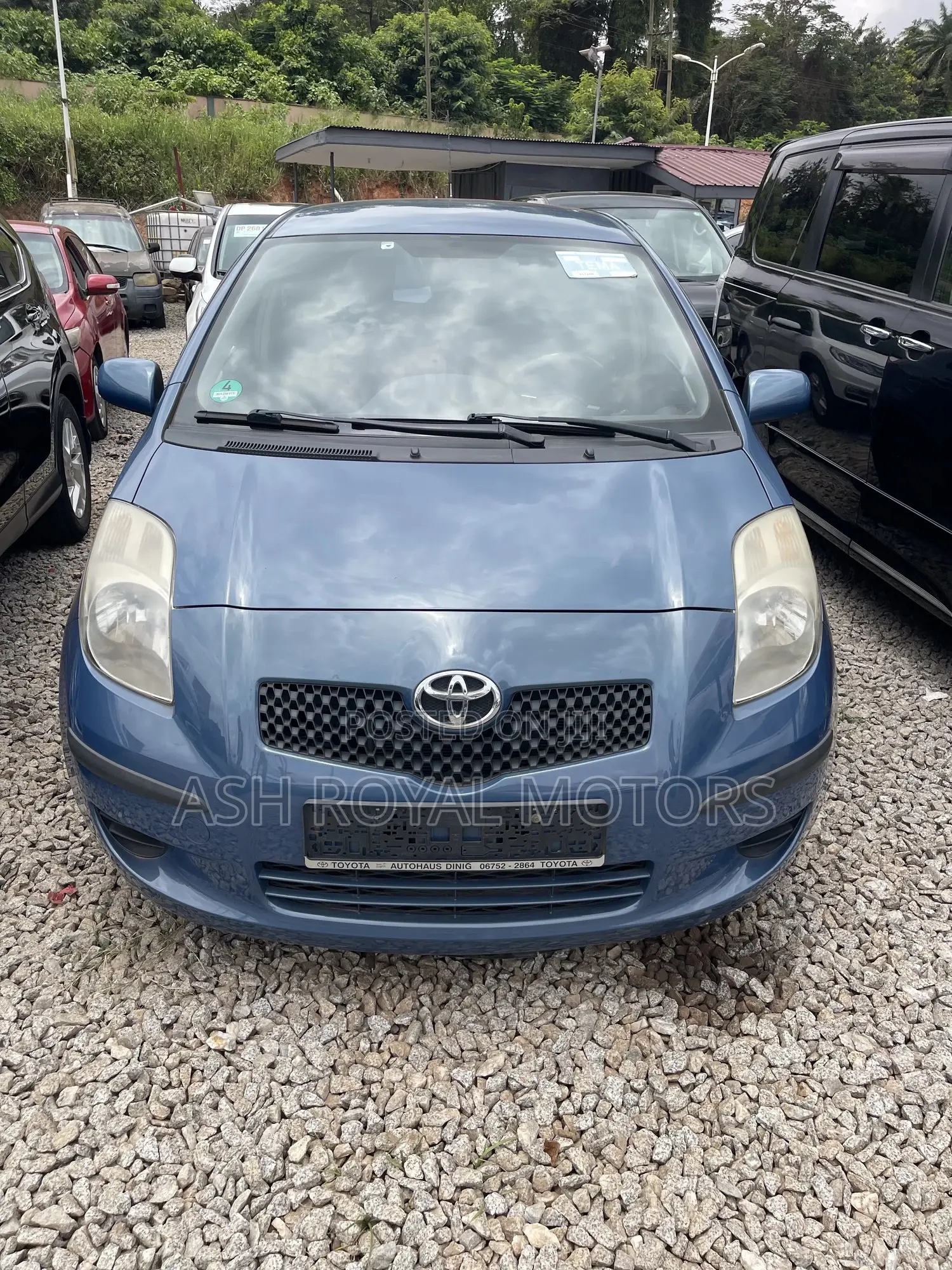 Toyota Yaris Base Hatchback 5dr 2010 Blue