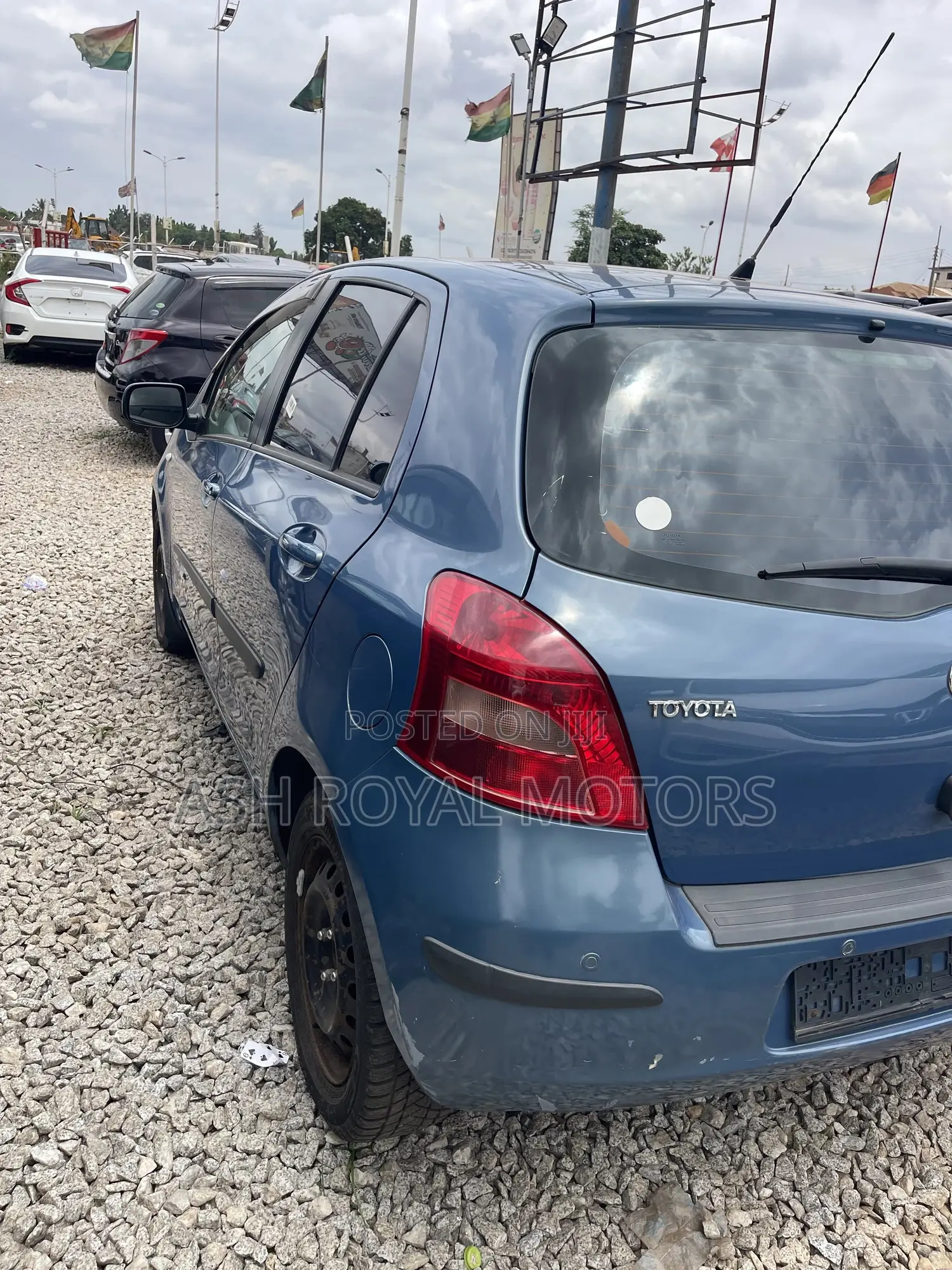 Toyota Yaris Base Hatchback 5dr 2010 Blue