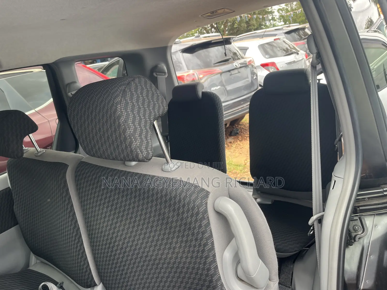 Toyota Sienta 1.5 FWD 2010 Gray