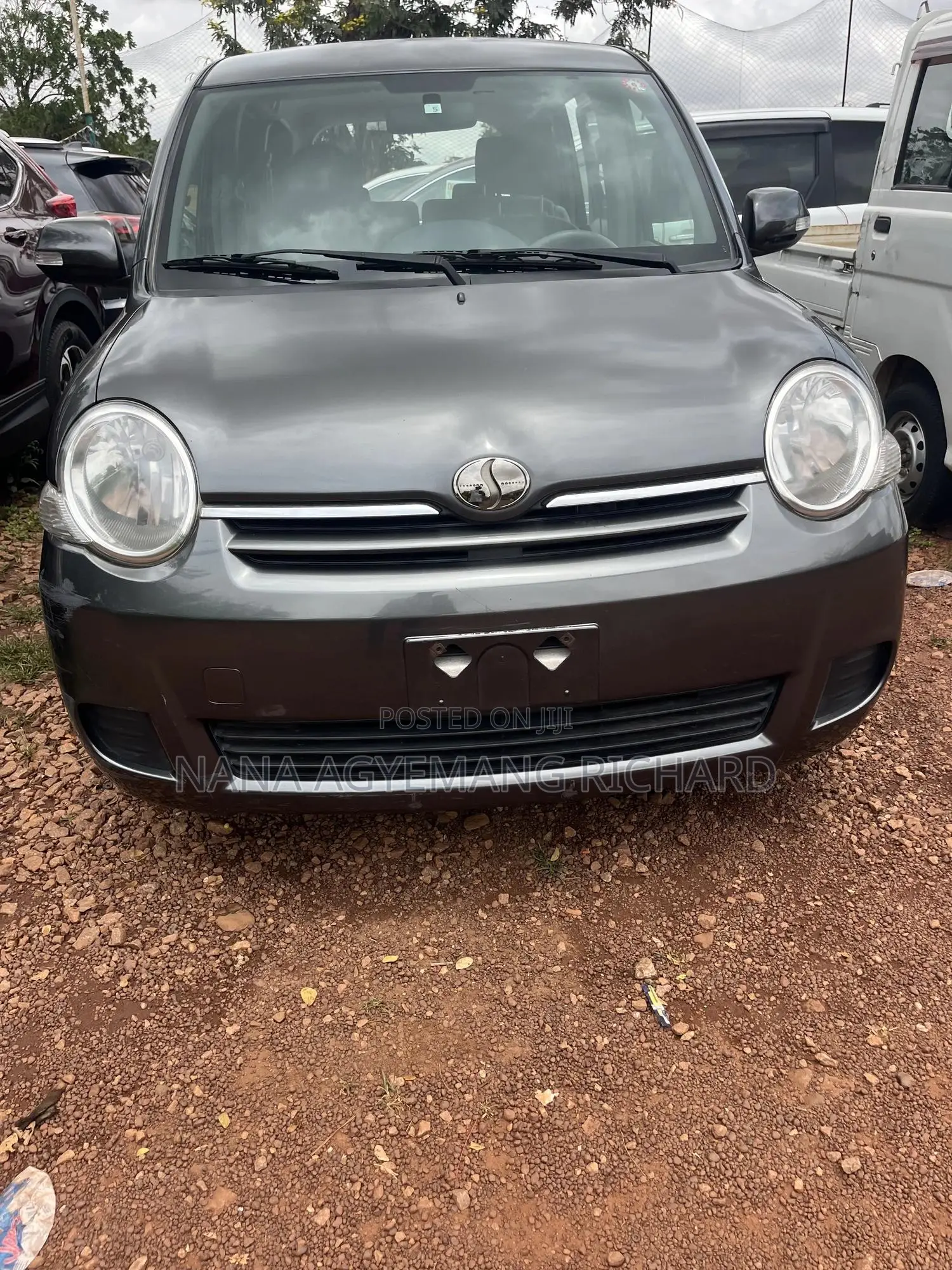 Toyota Sienta 1.5 FWD 2010 Gray