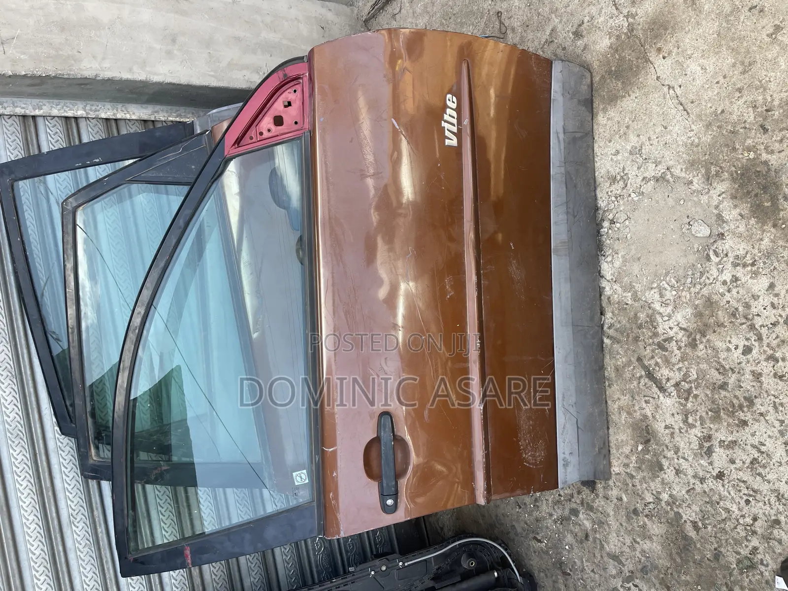 Vibe 2005 Door