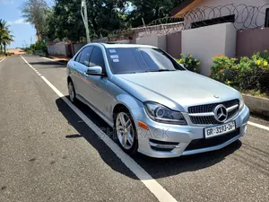 Mercedes-Benz C250 2014 Blue