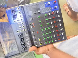 Yamaha Mg10xu, a Professional 10-Channel Mixing Console