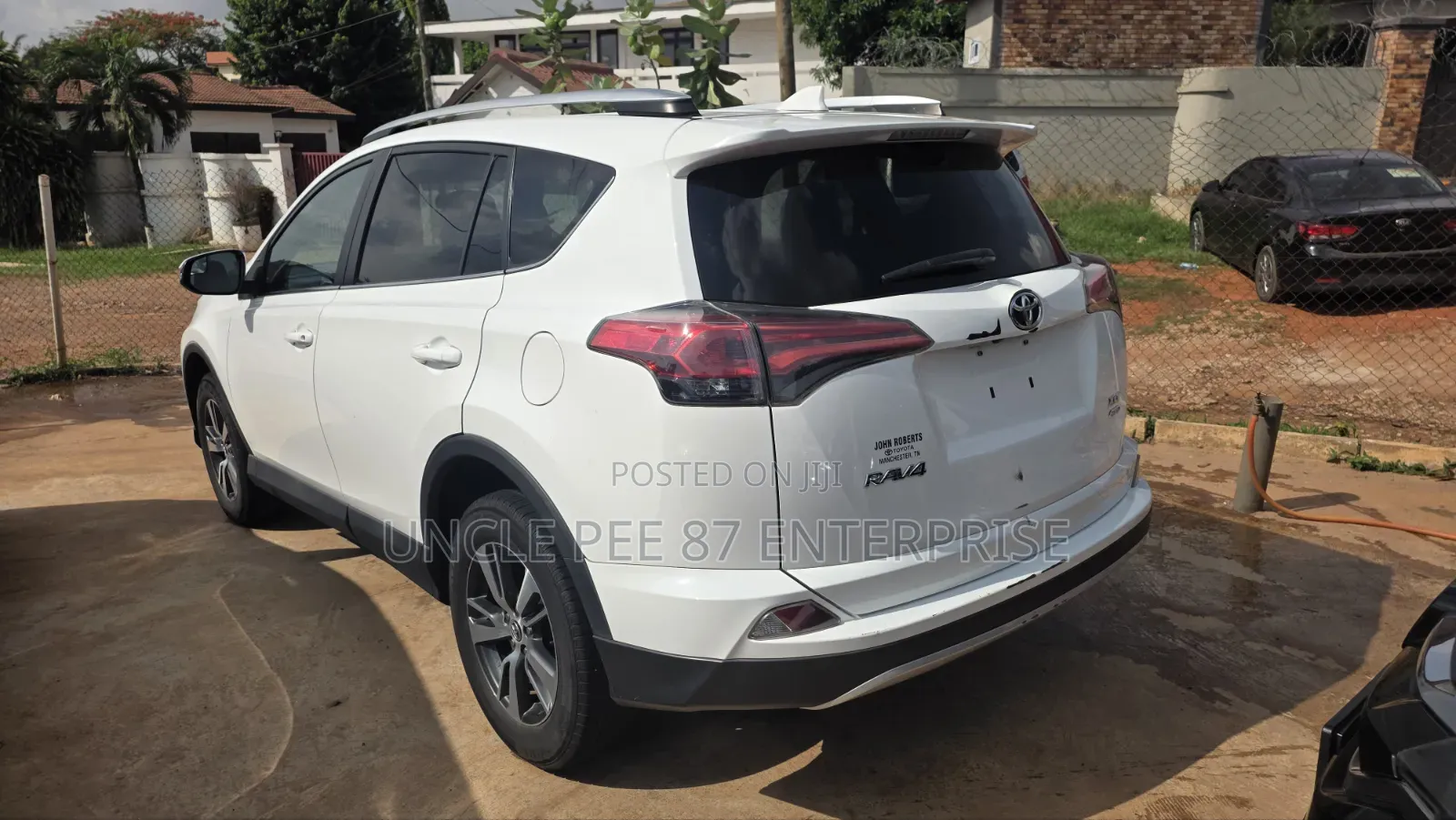 Toyota RAV4 XLE AWD (2.5L 4cyl 6A) 2017 White