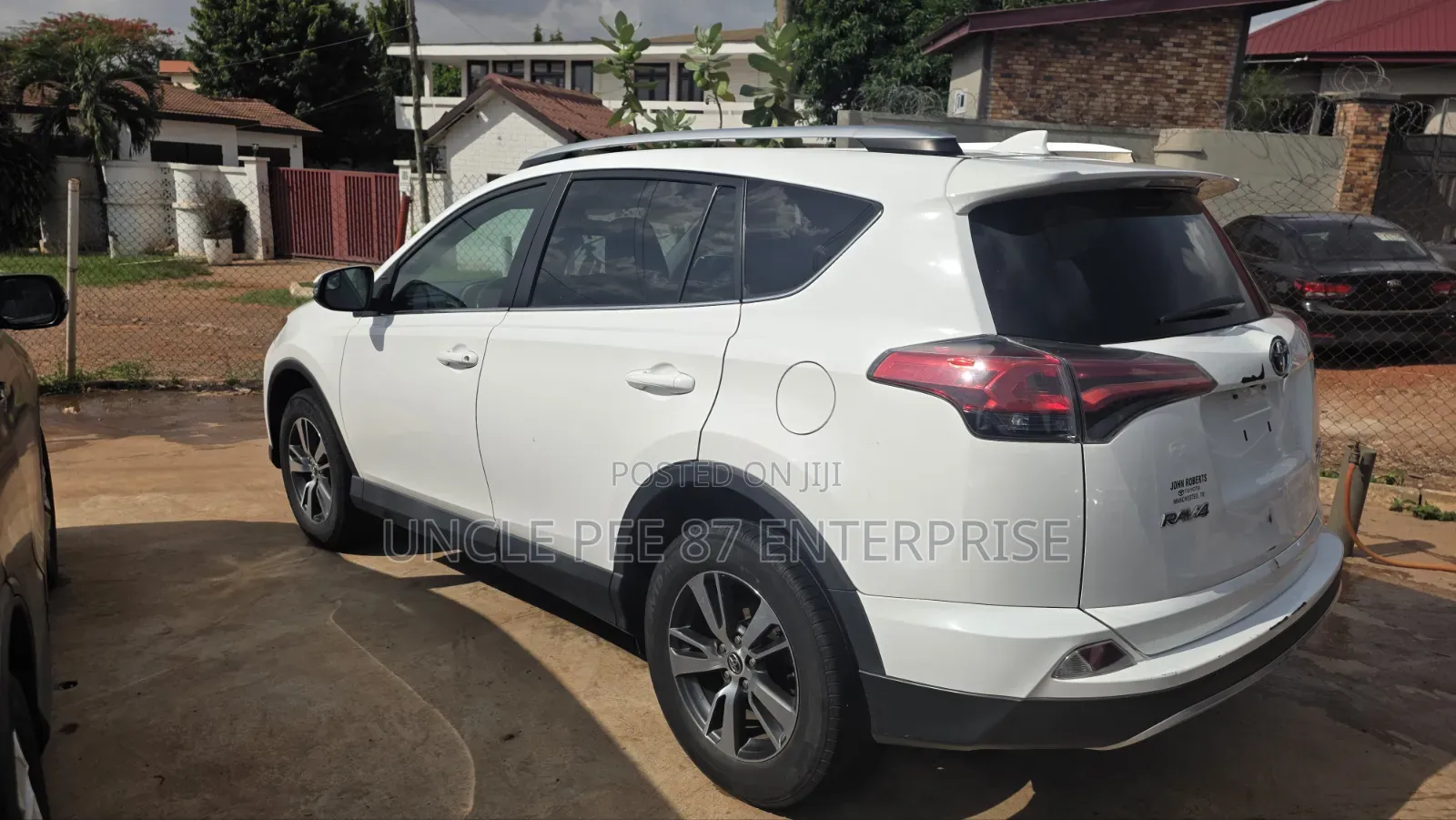 Toyota RAV4 XLE AWD (2.5L 4cyl 6A) 2017 White